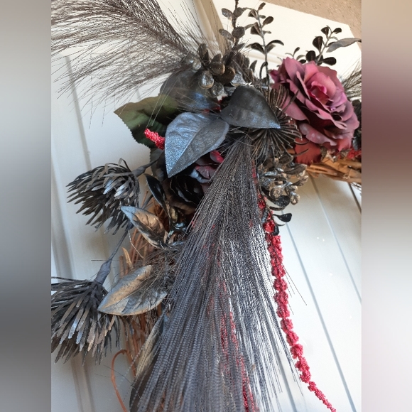 Black Bird Gothic Wreath - Picture 3 of 4